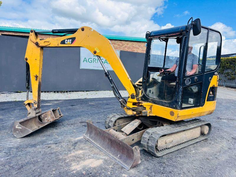 CATERPILLAR 302.5C EXCAVATOR *C/W 2 BUCKETS* READING 3620 HOURS*VIDEO*