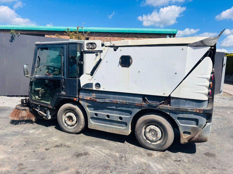 SCHMIDT COMPACT 200 COMPACT SWEEPER*YEAR 2011*VIDEO*