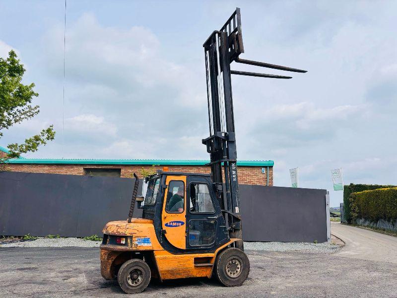 SAMUK SF40D FORKLIFT *C/W PALLET TINES*VIDEO*