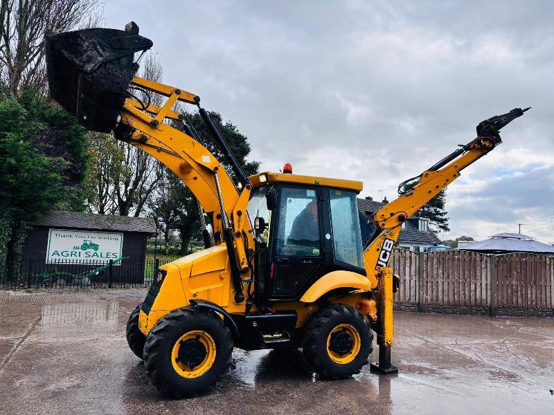 JCB 2CX 4WD STREET MASTER *YEAR 2011, 2461 HOURS* C/W HYDRAULIC BREAKER *VIDEO*
