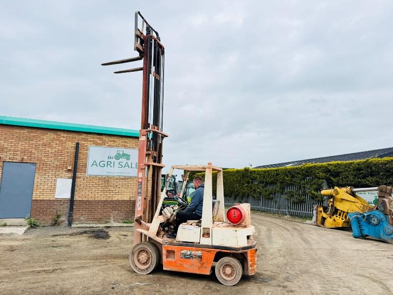 NISSAN 833 GAS FORKLIFT*C/W SIDESHIFT*VIDEO*