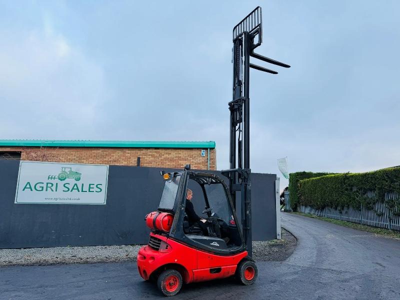 LINDE H20T-03 3 STAGE MASTED FORKLIFT*C/W SIDESHIFT*VIDEO*