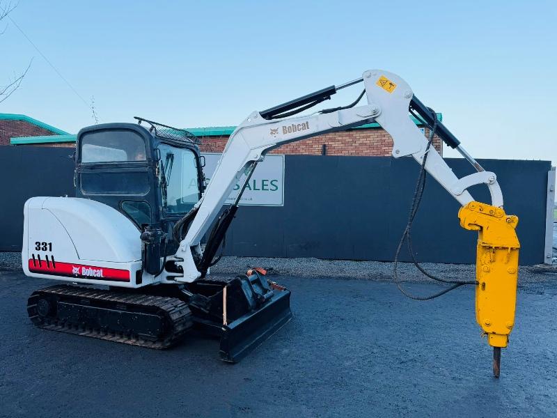 BOBCAT 331 EXCAVATOR*C/W HYDRAULIC HAMMER*404 HOURS*VIDEO*