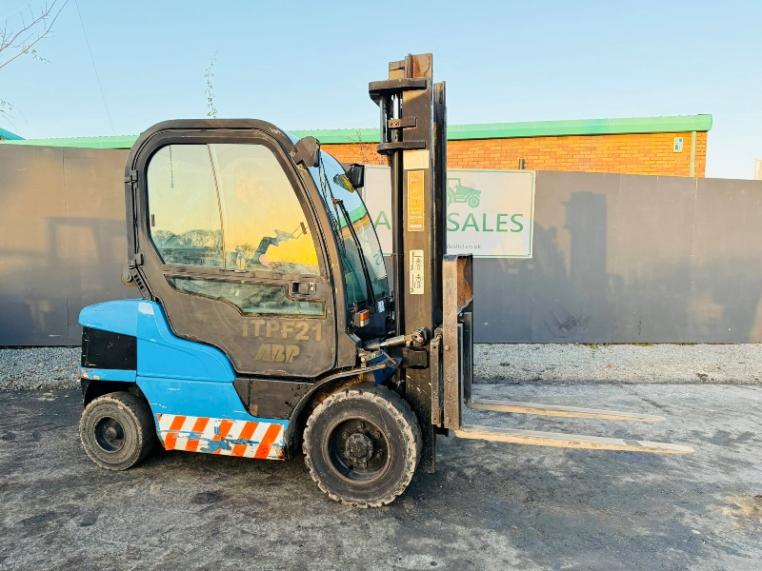 CATERPILLAR DP30N FORKLIFT*C/W PALLET TINES*VIDEO*