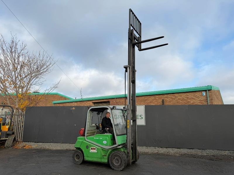 DRAGO 250 3 STAGE MAST FORKLIFT*C/W SIDESHIFT*VIDEO*
