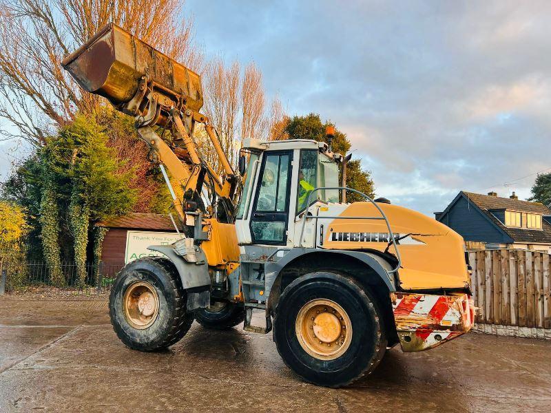 LIEBHERR L538 4WD LOADING SHOVEL C/W BUCKET *VIDEO*