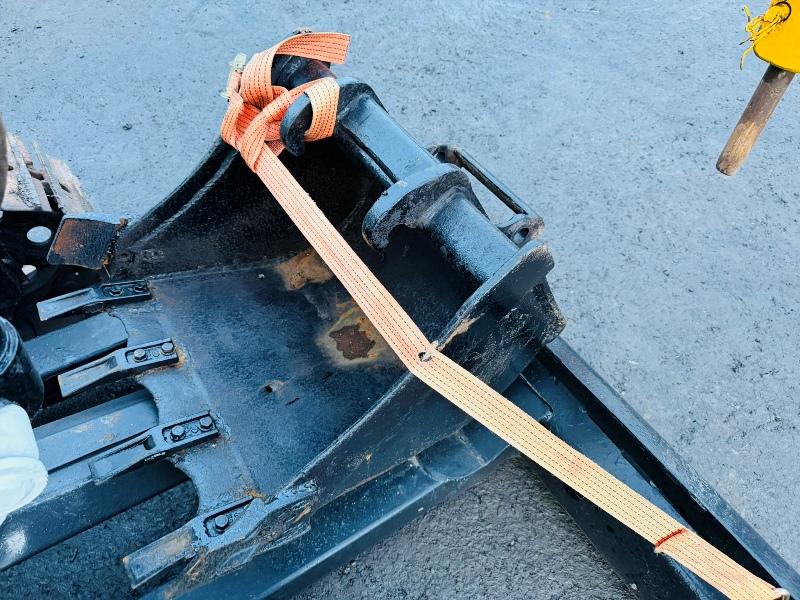 BOBCAT 331 EXCAVATOR*C/W HYDRAULIC HAMMER*404 HOURS*VIDEO*