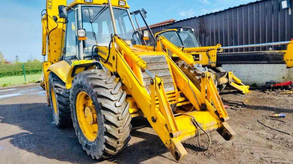 JCB 4CX BACKHOE & JCB 3CX BACKHOE GETTING LOADED INTO CONTAINER FOR EXPORT 