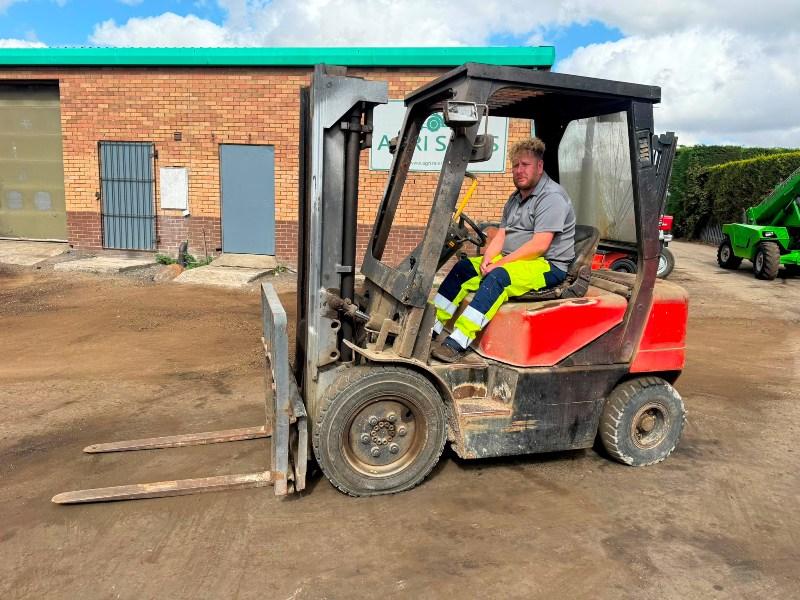 DAEWOO D25S FORKLIFT*C/W PALLET TINES*VIDEO*