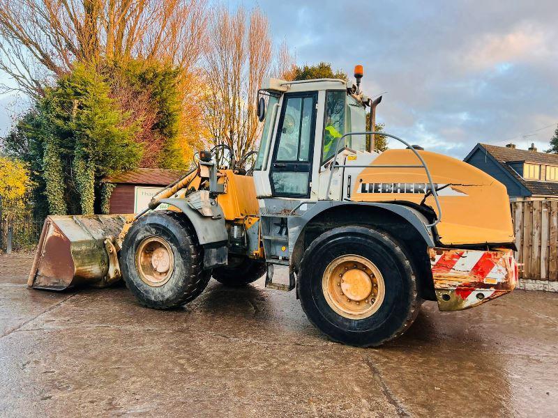 LIEBHERR L538 4WD LOADING SHOVEL C/W BUCKET *VIDEO*