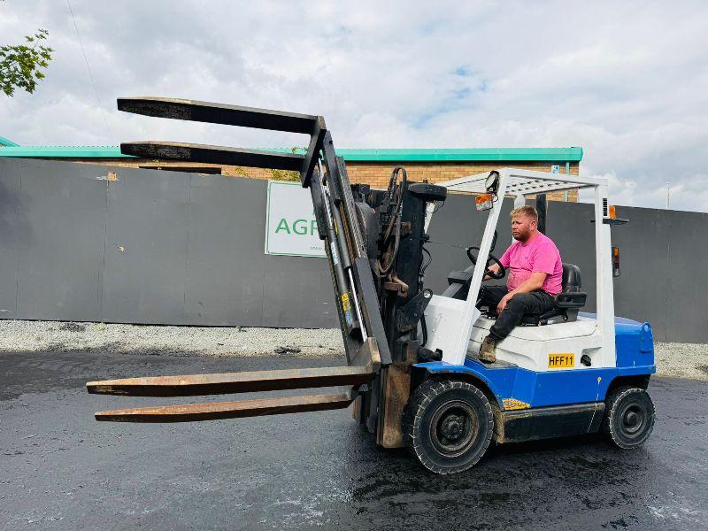 HYSTER H2.50XM FORKLIFT*C/W HYDRAULIC ROTATING BAIL GRAB*VIDEO*
