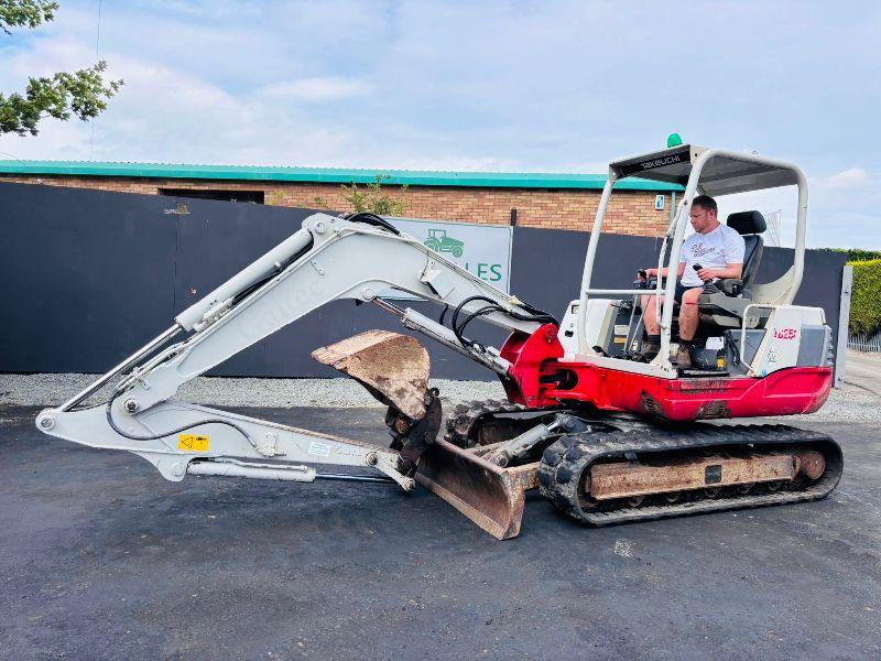 TAKEUCHI TB250 RUBBER TRACKED EXCAVATOR*C/W BUCKET*VIDEO*