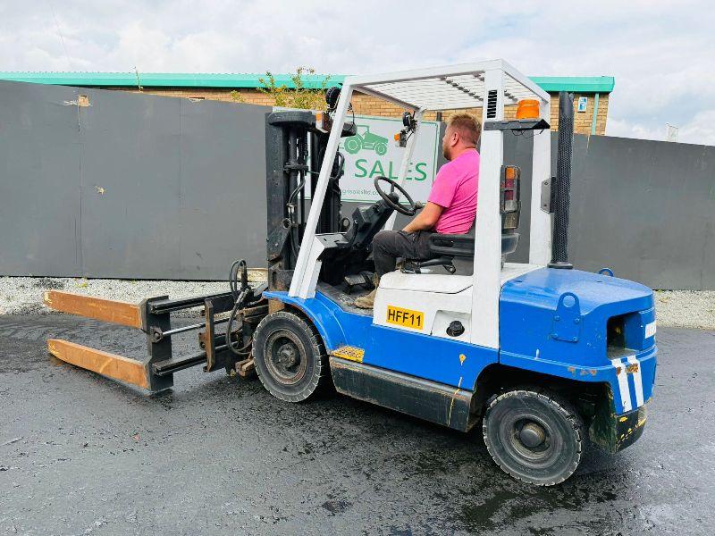 HYSTER H2.50XM FORKLIFT*C/W HYDRAULIC ROTATING BAIL GRAB*VIDEO*