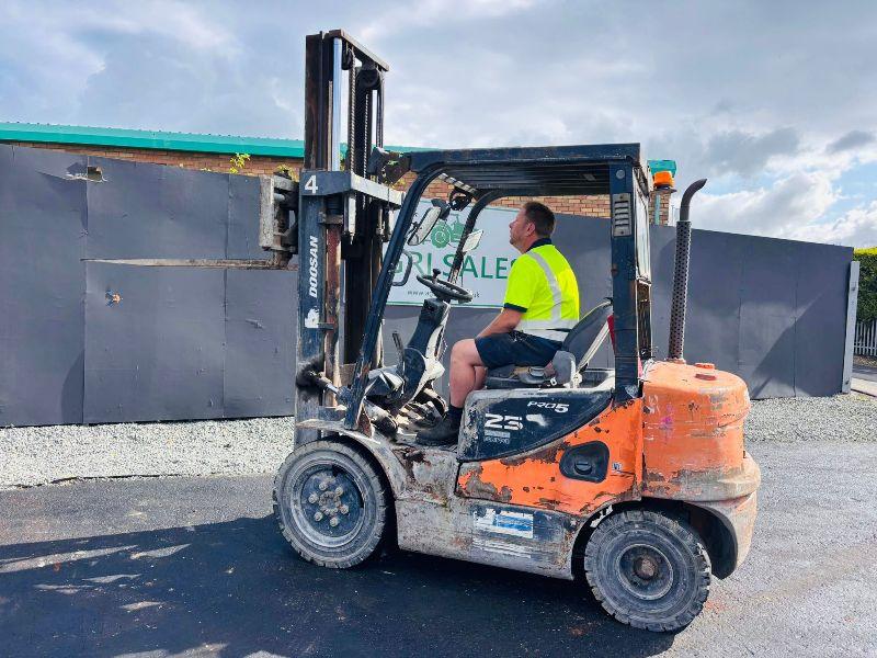 DOOSAN D25S-5 2 STAGE MAST FORKLIFT*YEAR 2012*VIDEO*