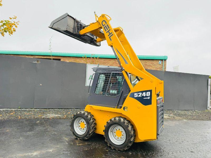 GEHL 5240 SKIDSTEER*2298 HOURS*C/W CAB DOOR*YEAR 2013*VIDEO*