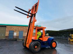 HYSTER 2 STAGE MASTED FORKLIFT*C/W DUEL WHEELS*VIDEO*