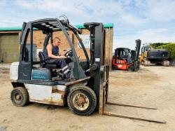 NISSAN FD02A25Q FORKLIFT*C/W PALLET TINES*VIDEO*