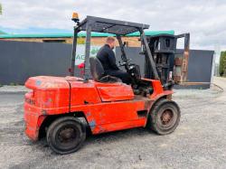 MITSUBISHI FD40 CONTAINER SPEC FORKLIFT 2 STAGE MAST*C/W PALLET TINES*VIDEO*