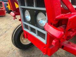 CASE INTERNATIONAL 585 TRACTOR*C/W FRONT LOADER*VIDEO*