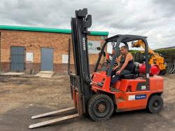 NISSAN PJ02A25 FORKLIFT*C/W PALLET TINES*VIDEO*