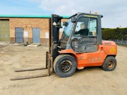 TOYOTA 02-7F040 FORKLIFT*C/W PALLET TINES*VIDEO*