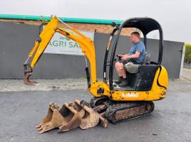 JCB 801.4 MINI EXCAVATOR*C/W LONG BOOM & 4 BUCKETS*READING 1174 HOURS*VIDEO*