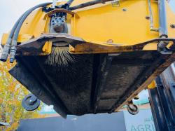 JCB HYDRAULIC SWEEPER*C/W CARRIER HEADSTOCK*VIDEO*