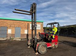 MOFFETT M5 25.3 *C/W FORK POSITIONER*1453 HOURS*YEAR 2012*VIDEO*