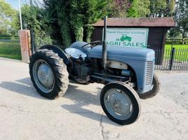 GREY FERGUSON 2WD TRACTOR C/W REAR WEIGHT BLOCK *VIDEO*