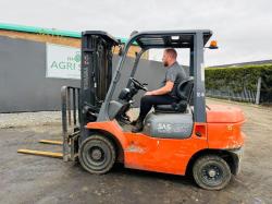 TOYOTA 62-7FDF25 CONTAINER SPEC FORKLIFT*C/W PALLET TINES*VIDEO*