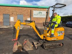 JCB 8008CTS MINI EXCAVATOR*C/W EXPANDING TRACKS*YEAR 2012*VIDEO*