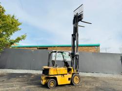 CATERPILLAR V40D FORKLIFT*C/W PALLET TINES*VIDEO*