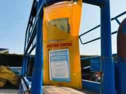 UPRIGHT X32 N SCISSOR LIFT*NEEDS CHARGING*VIDEO*