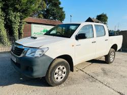 TOYOTA HILUX 2.5L DOUBLE CAB PICK UP *YEAR 2012*VIDEO*