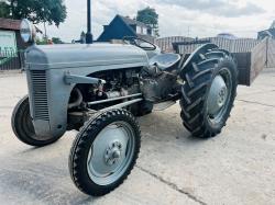 GREY FERGUSON 2WD TRACTOR C/W REAR BACK BOX *VIDEO*