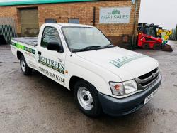 TOYOTA HILUX 2WD PICK UP*C/W REAR TARP*VIDEO*