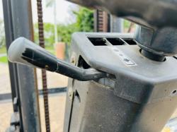 DAEWOO D25S-3 DIESEL FORK LIFT C/W SIDE SHIFT *VIDEO*