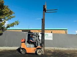 TOYOTA 42-7FGF25 CONTAINER SPEC FORKLIFT*C/W PALLET TINES*VIDEO*