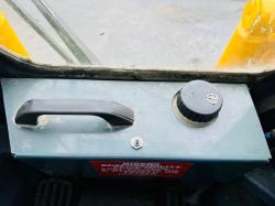 GEHL 5240 SKIDSTEER*2298 HOURS*C/W CAB DOOR*YEAR 2013*VIDEO*