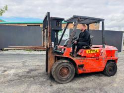 MITSUBISHI FD40 CONTAINER SPEC FORKLIFT 2 STAGE MAST*C/W PALLET TINES*VIDEO*