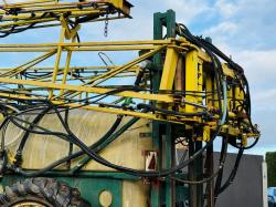 CASE INTERNATIONAL 2WD SPRAYER*C/W SELF PROPELLED SPRAYER*VIDEO*