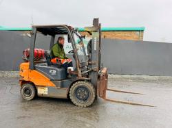 DOOSAN G25P-7 FORKLIFT*C/W FORK POSITIONER*YEAR 2019*VIDEO*