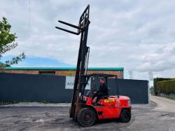 MITSUBISHI FD40 CONTAINER SPEC FORKLIFT 2 STAGE MAST*C/W PALLET TINES*VIDEO*
