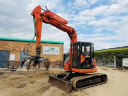 HITACHI EX75UR EXCAVATOR*C/W 5 TINE SCRAP GRAB*VIDEO*