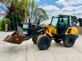 VOLVO L25F 4WD LOADING SHOVEL * YEAR 2013 , 4922 HOURS * C/W BUCKET AND TINES *SEE VIDEO*