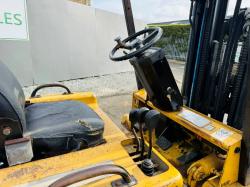 CATERPILLAR V40D FORKLIFT*C/W PALLET TINES*VIDEO*
