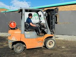 TOYOTA 42-7FGF25 CONTAINER SPEC FORKLIFT*C/W PALLET TINES*VIDEO*