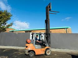 TOYOTA 42-7FGF25 CONTAINER SPEC FORKLIFT*C/W PALLET TINES*VIDEO*