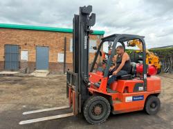 NISSAN PJ02A25 FORKLIFT*C/W PALLET TINES*VIDEO*
