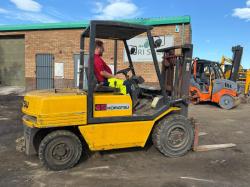 KOMATSU FD45T-5E FORKLIFT*C/W PALLET TINES*VIDEO*